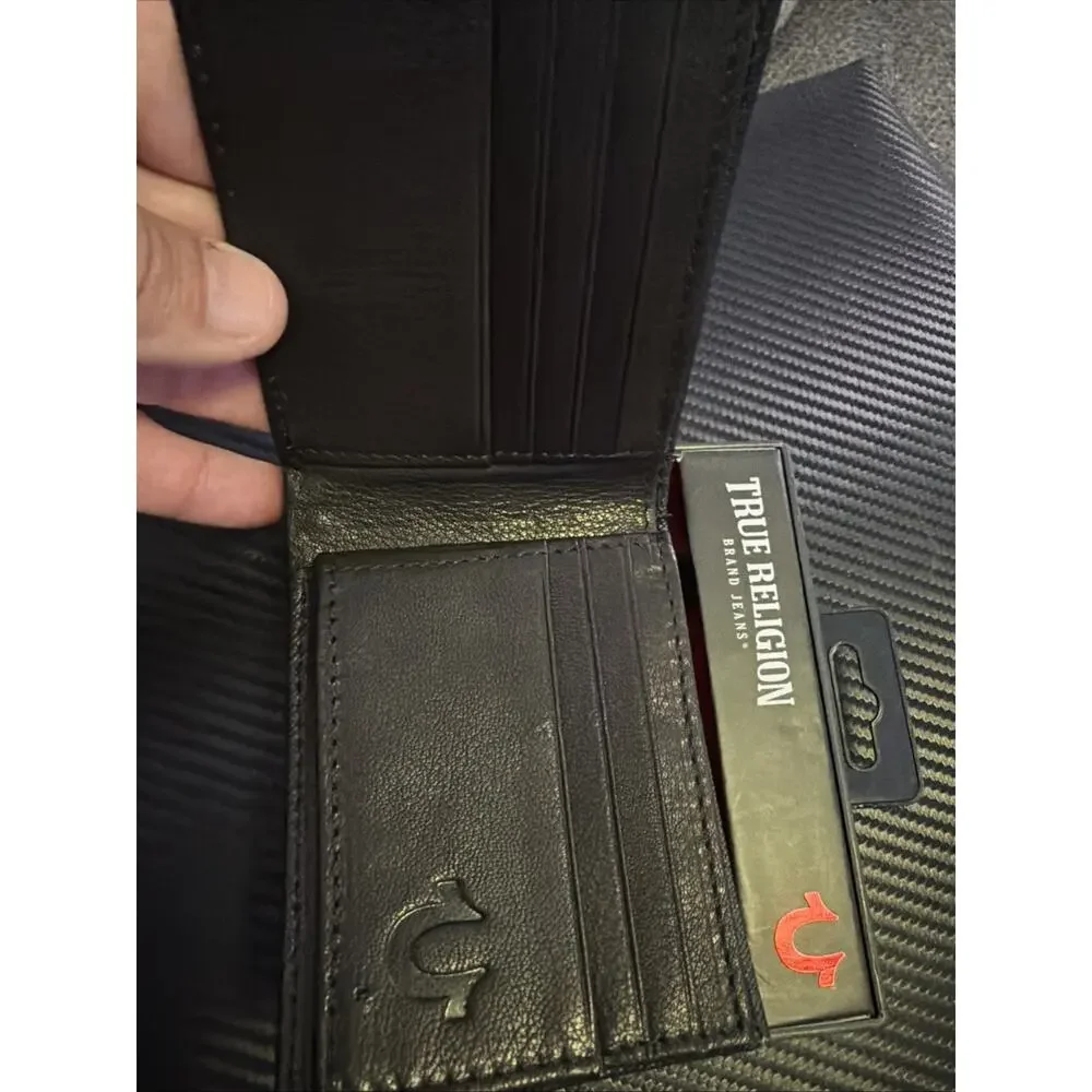 New True Religion Men's Genuine Leather Black Bifold Wallet RFID Red Stripe